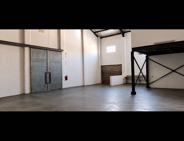 1,000M² WAREHOUSE TO LET IN OOS EINDE